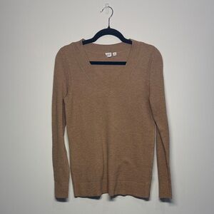 GAP Women's Tan V-Neck Sweater